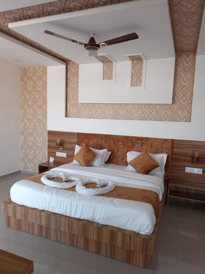 Hotel Nilkanth Inn Hālol Exteriör bild