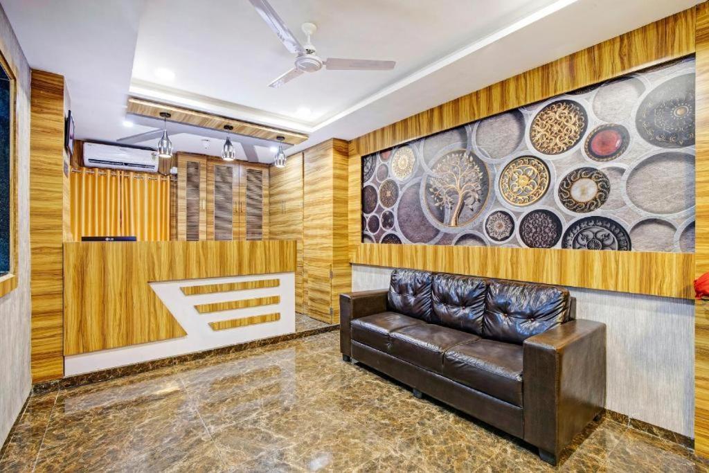 Hotel Nilkanth Inn Hālol Exteriör bild
